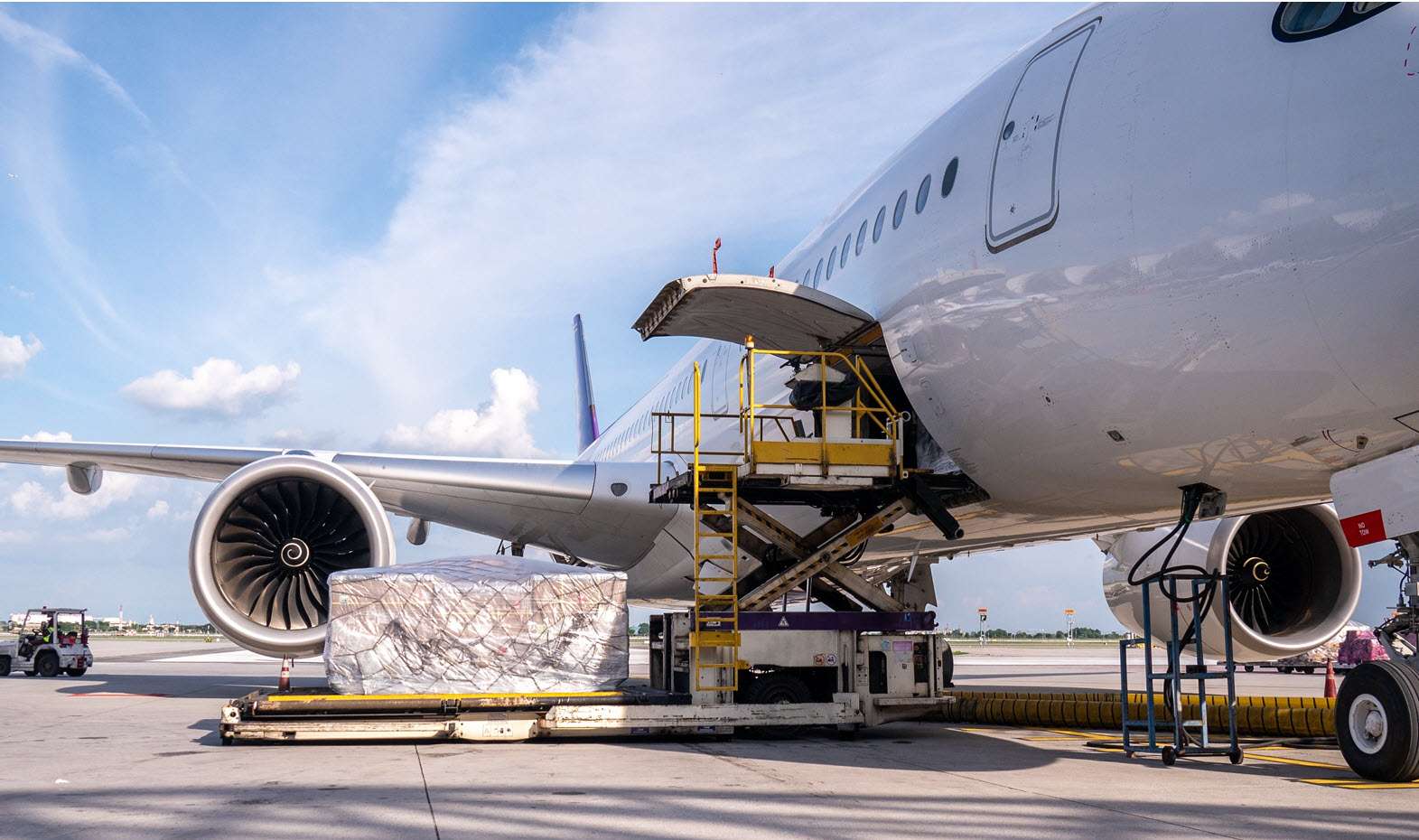 loading-air-cargo loading air cargo